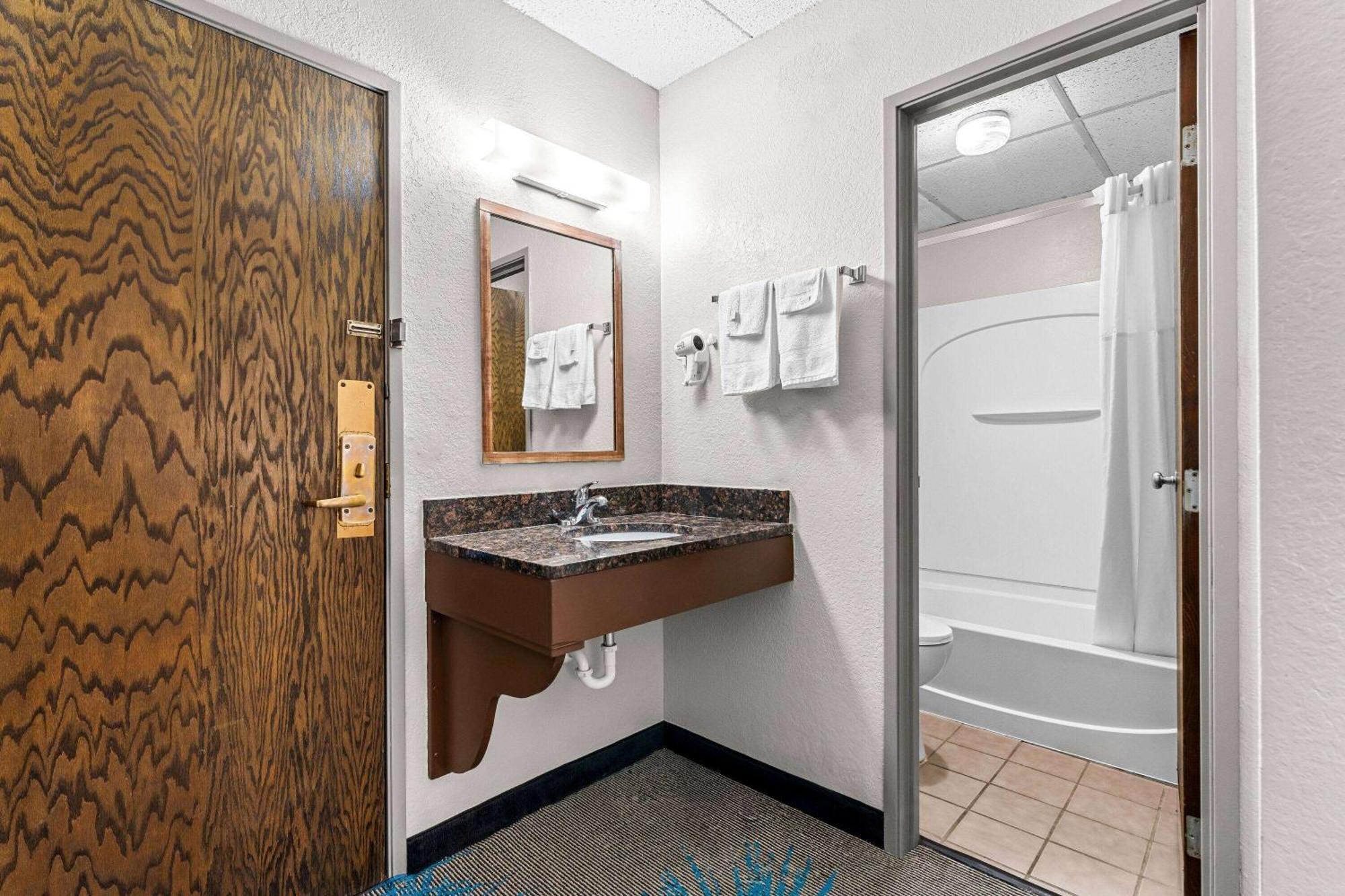 Days Inn By Wyndham Sioux Falls Extérieur photo